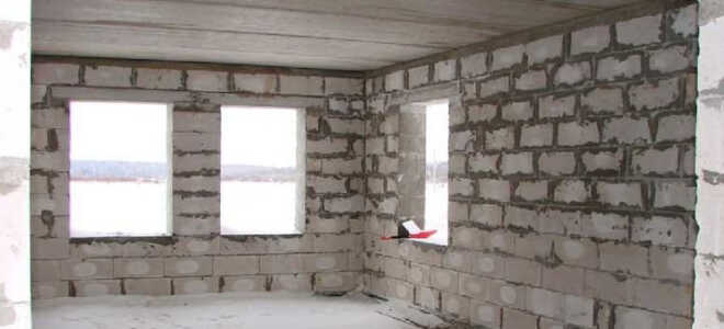 Нужно ли и чем штукатурить газобетонные блоки внутри помещения