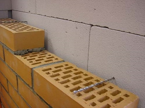 перевязка кирпича к газобетону