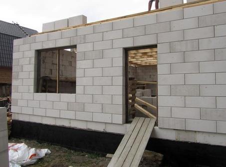 многоэтажный дом из газоблока
