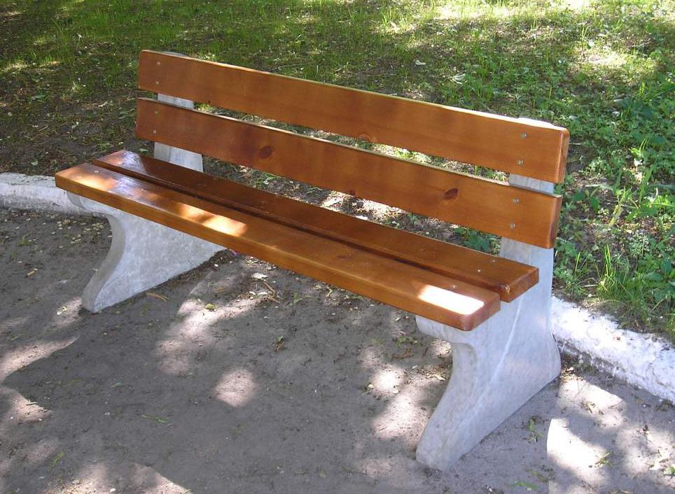 скамейки с бетонными ножками