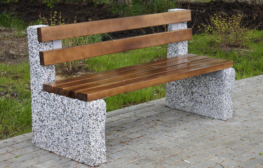 скамья с бетонными ножками
